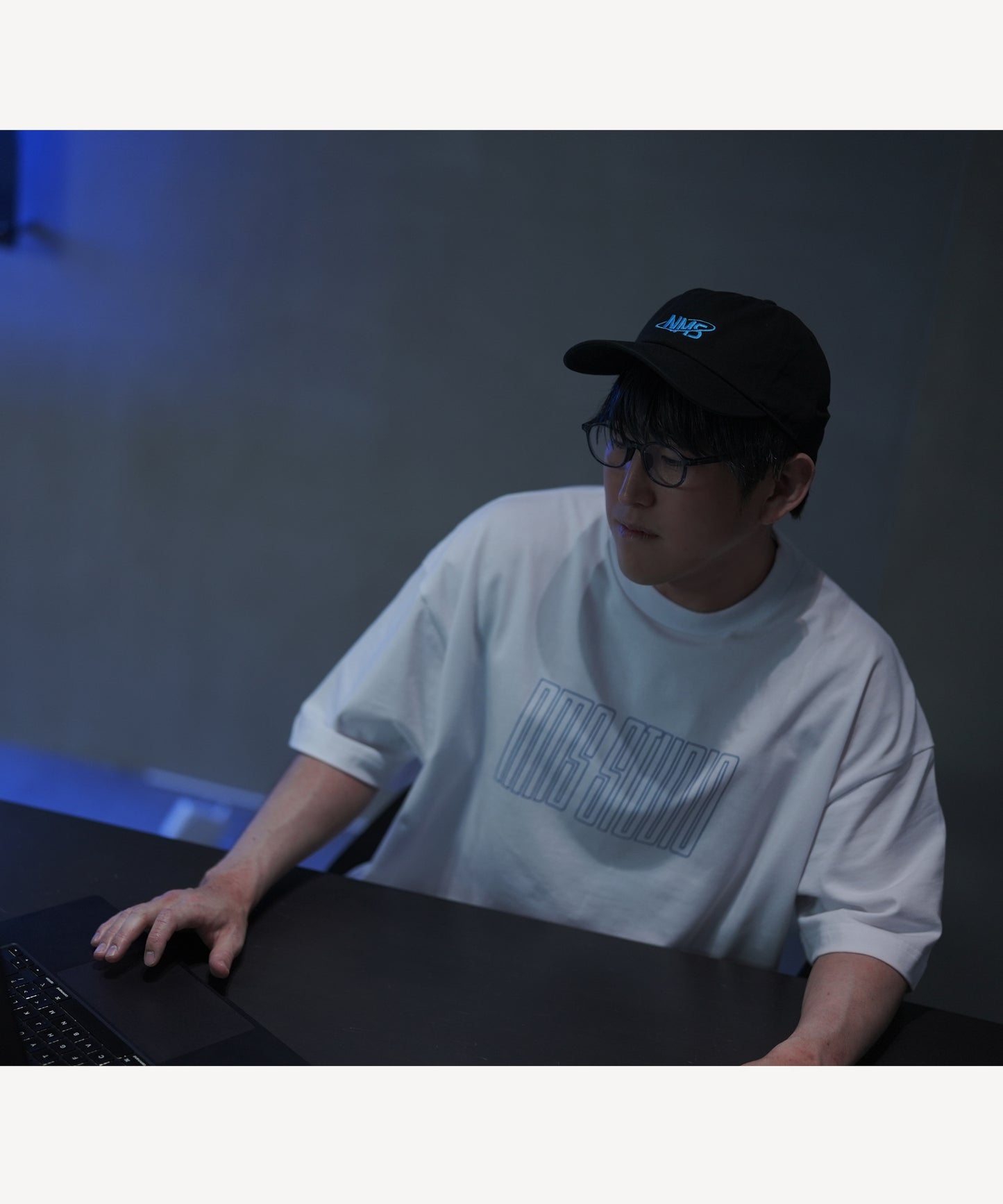 VERTICAL CODE - Tシャツ - WHITE ＜予約～6/21まで＞